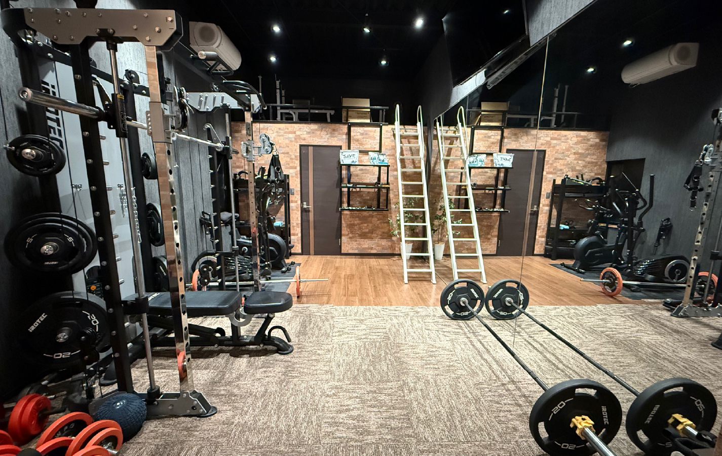 自社完備のトレーニングルーム